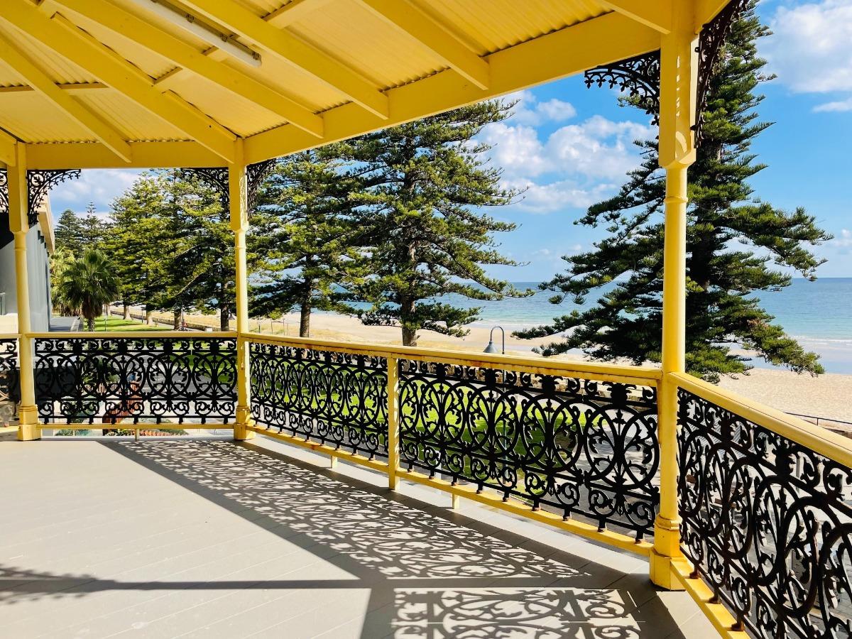 Dolphin Beach Front Apartment_short beach and coastal walks